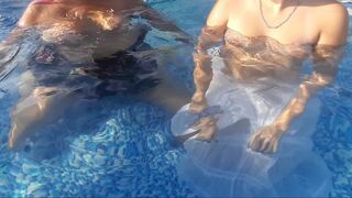 Girls Shaking Tits In The Pool