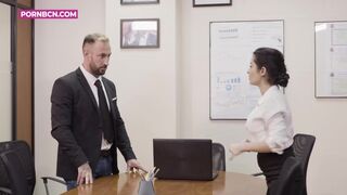 JUST GALS 4K | La jefa mother i'd like to fuck lesbiana quiere follar a la nueva y joven secretaria Bianka Blue & Kitt - 2 image