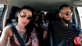 Coppia reale scopa due amiche in strada ( Lesbo )