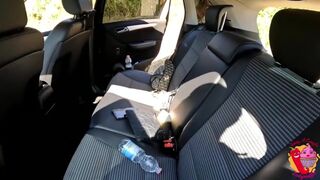 Sara Diamante, Matilde Torres in auto con Ladymuffin And Tommy A Canaglia sesso lesbo in strada - 14 image
