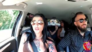 Sara Diamante, Matilde Torres in auto con Ladymuffin And Tommy A Canaglia sesso lesbo in strada - 4 image