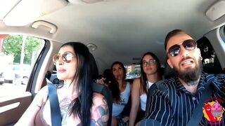 Sara Diamante, Matilde Torres in auto con Ladymuffin And Tommy A Canaglia sesso lesbo in strada - 6 image