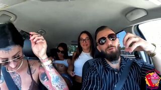 Sara Diamante, Matilde Torres in auto con Ladymuffin And Tommy A Canaglia sesso lesbo in strada - 9 image